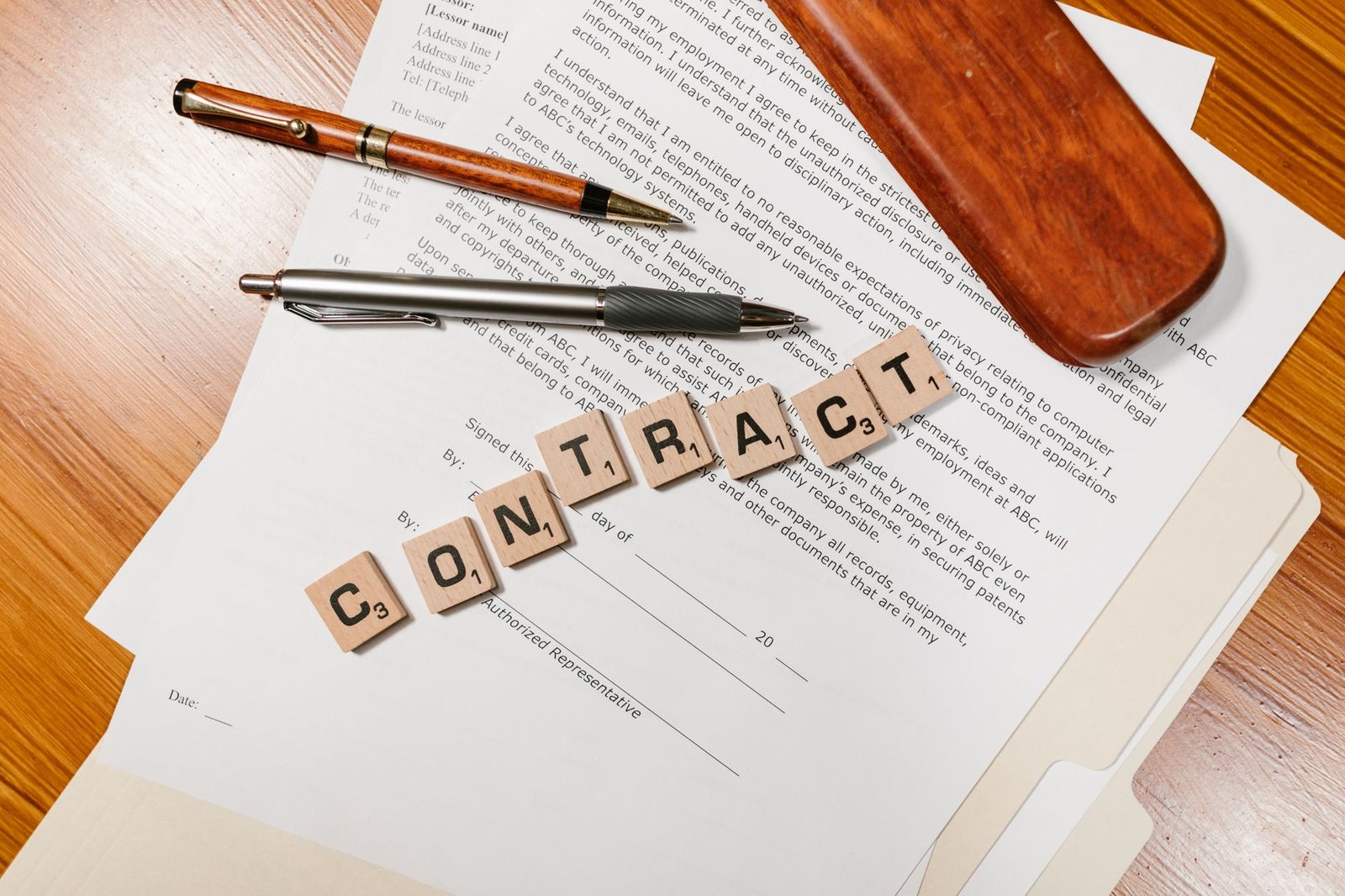 Firma de un paquete de participación con vesting a cuatro años en una startup